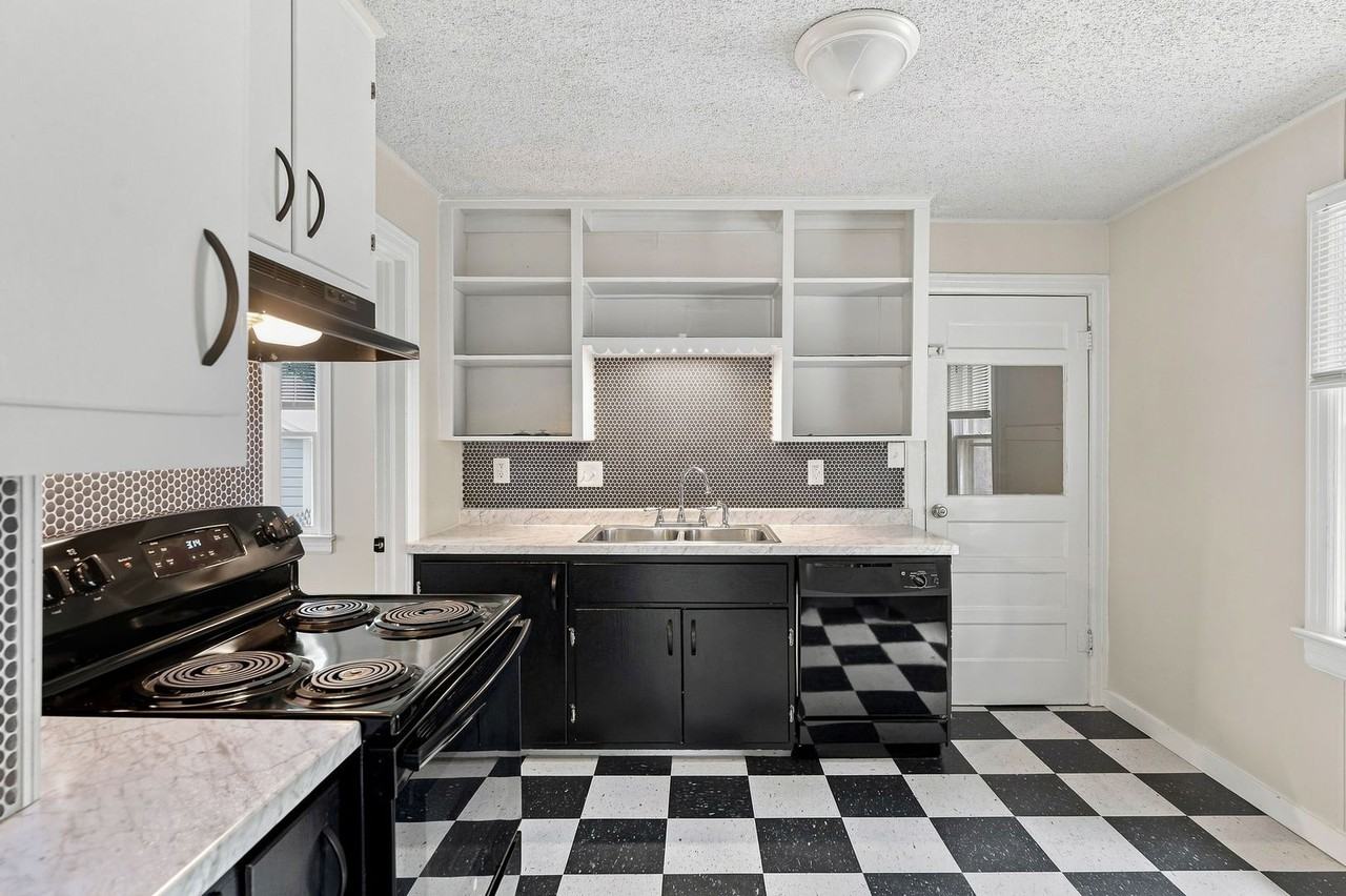 512 E Cozy St - Photo 7 of 18