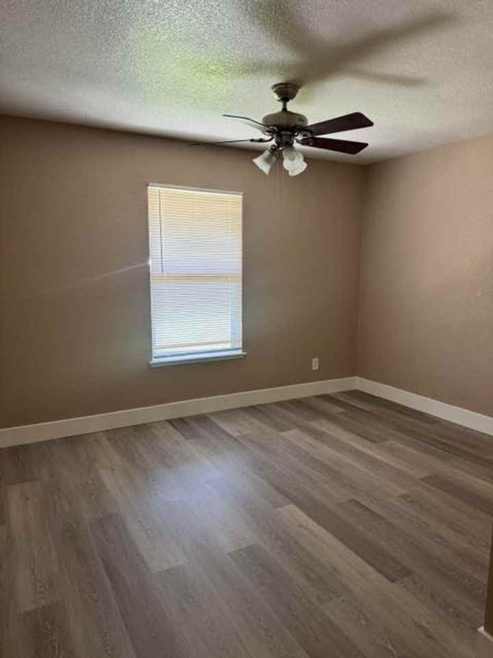 205 W Washington St - Photo 6 of 16