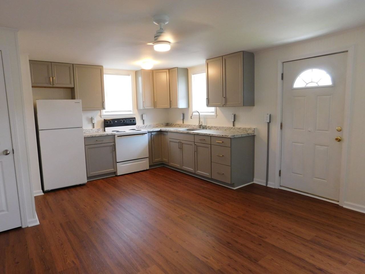 2208 1/2 Spencer Ave - Photo 3 of 19