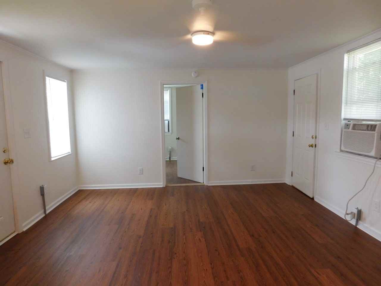 2208 1/2 Spencer Ave - Photo 5 of 19