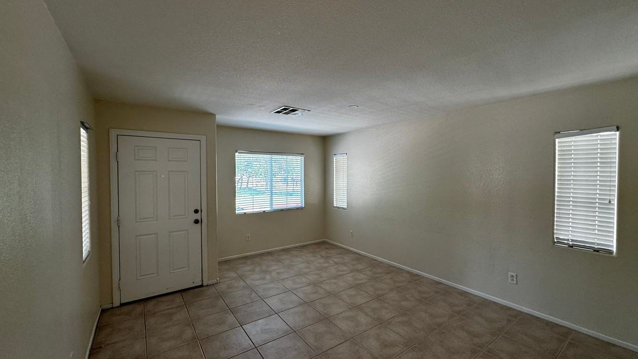 10435 Prairie Schooner Ave - Photo 2 of 28