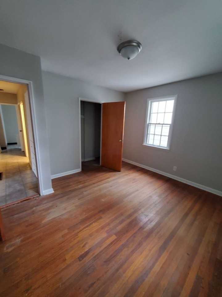 1636 Saint Elmo Ave Ne - Photo 4 of 10