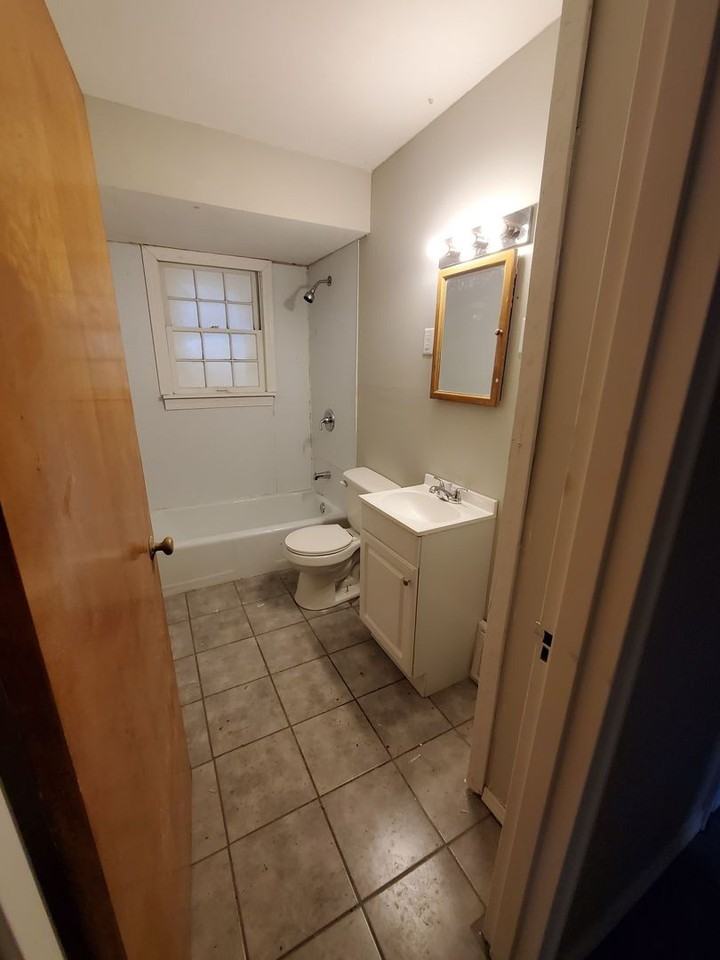 1636 Saint Elmo Ave Ne - Photo 5 of 10