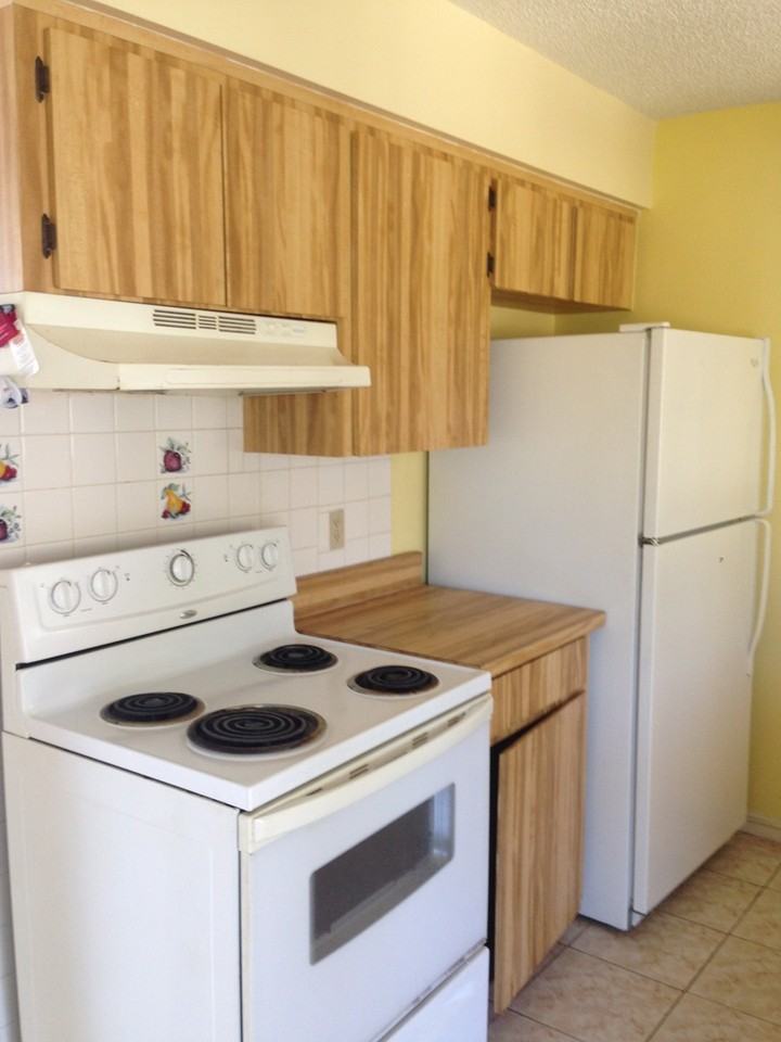 394 Champlain Dr - Photo 5 of 10