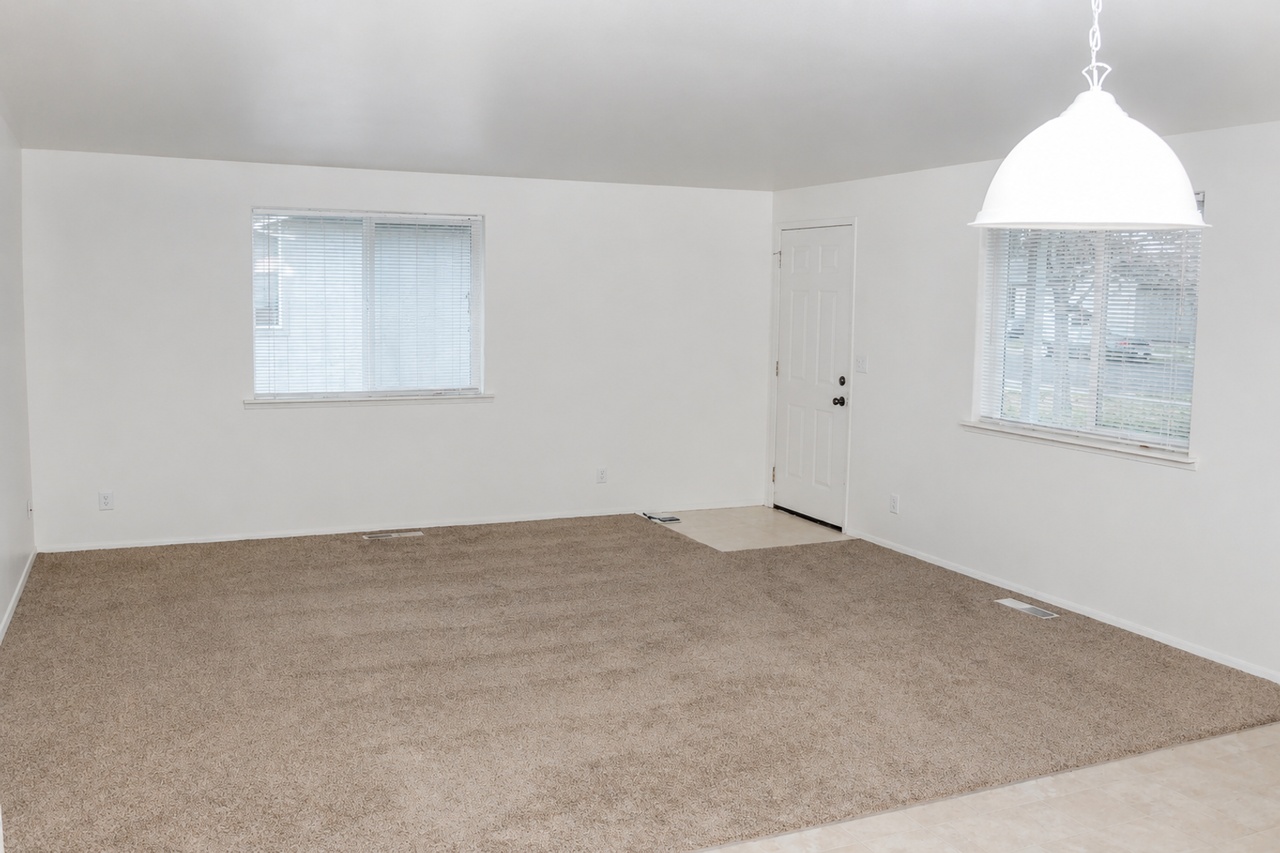 2010 Nw Elm Ave - Photo 2 of 11