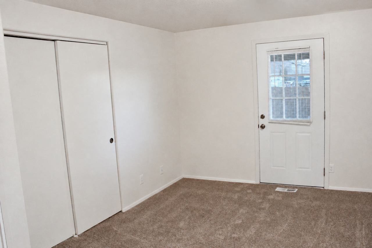 2010 Nw Elm Ave - Photo 5 of 11