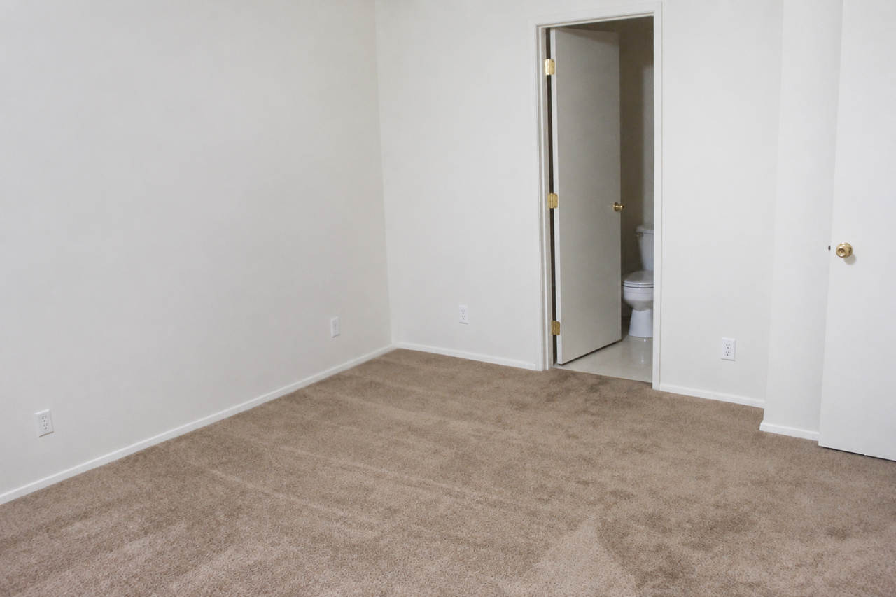 2010 Nw Elm Ave - Photo 6 of 11