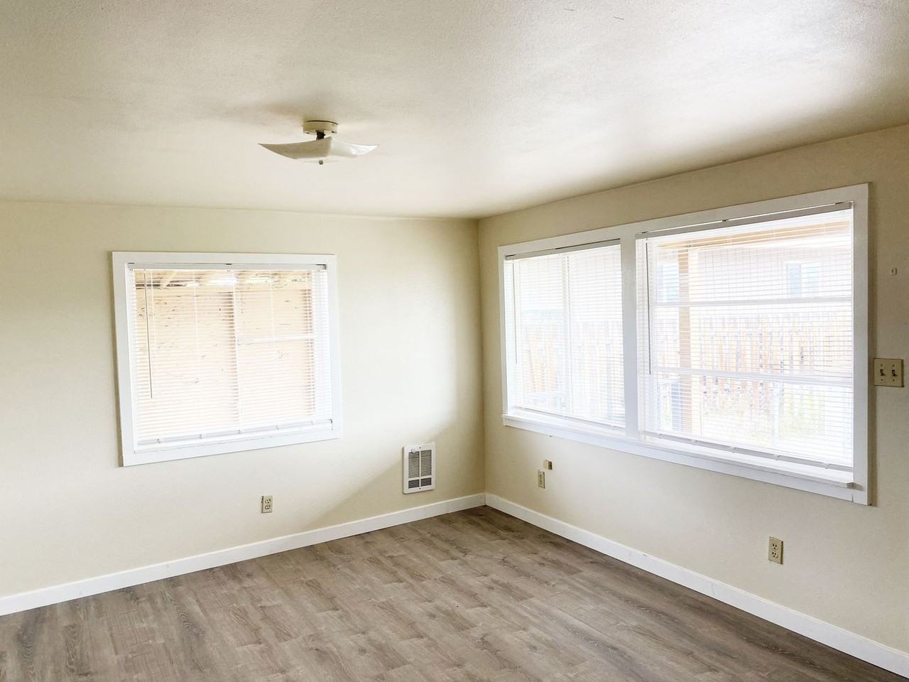2440 Chatham Hill Dr - Photo 2 of 11