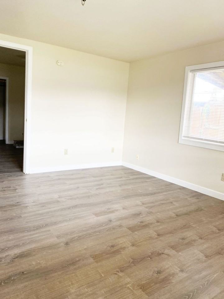 2440 Chatham Hill Dr - Photo 6 of 11