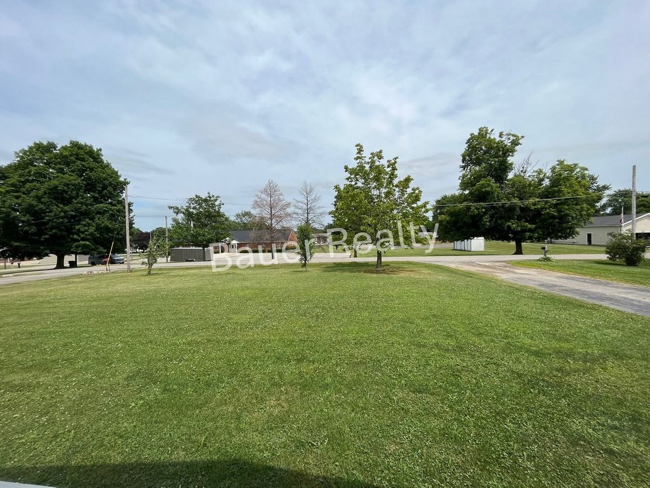 816 James St - Photo 3 of 24