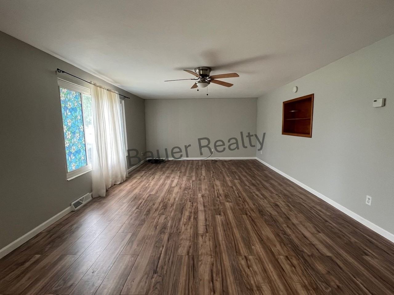 816 James St - Photo 4 of 24