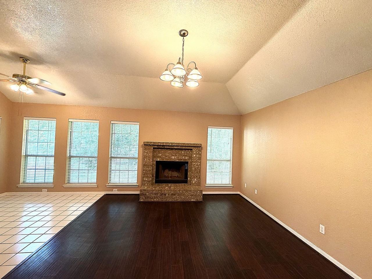 405 Gina Dr - Photo 5 of 32