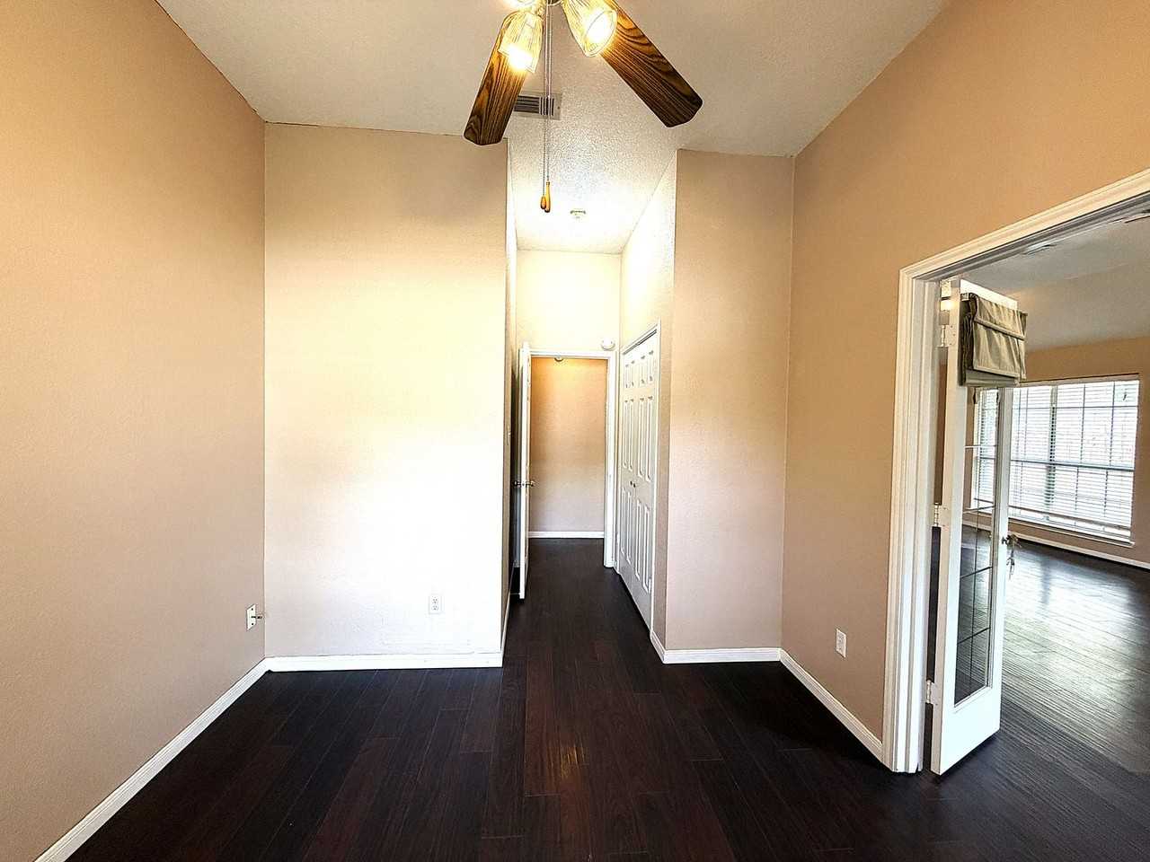 405 Gina Dr - Photo 6 of 32