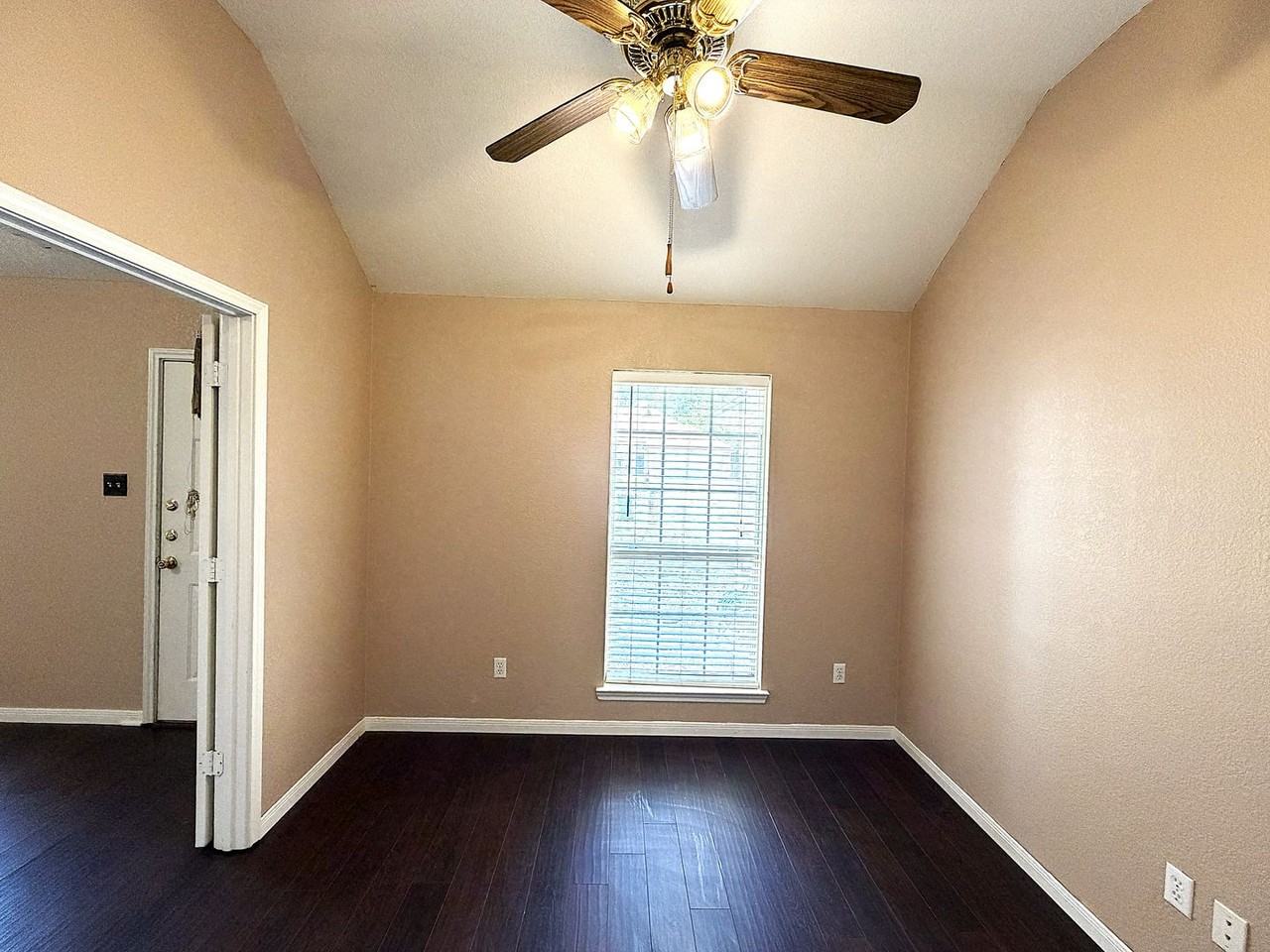 405 Gina Dr - Photo 7 of 32