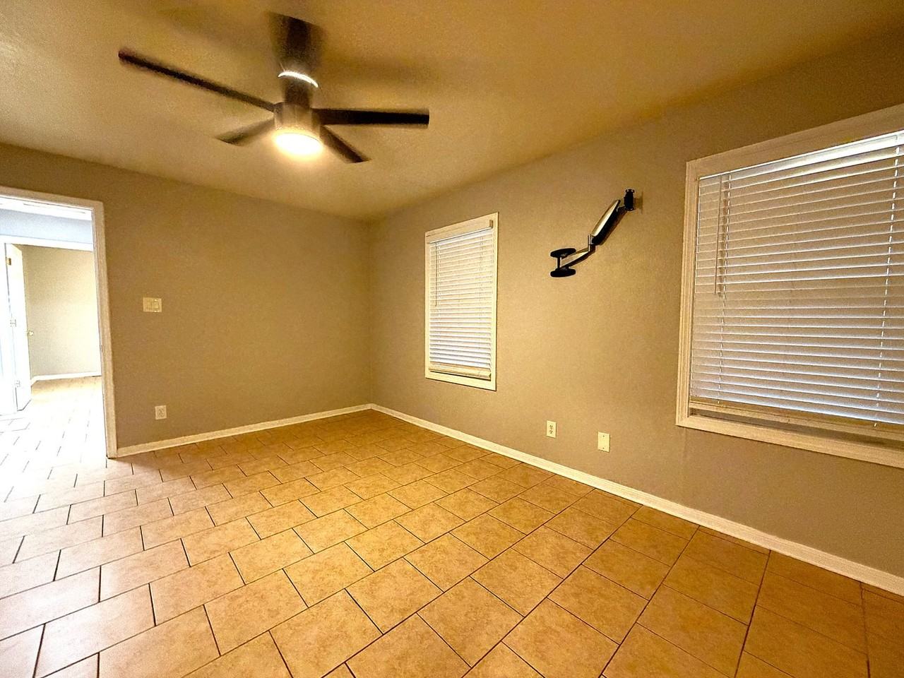 515 Blake St - Photo 4 of 17