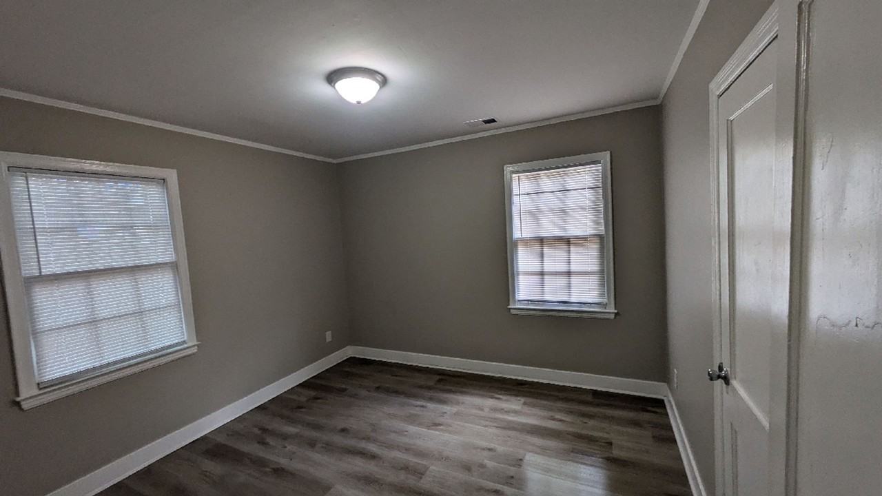 389 Hodges St - Photo 2 of 8