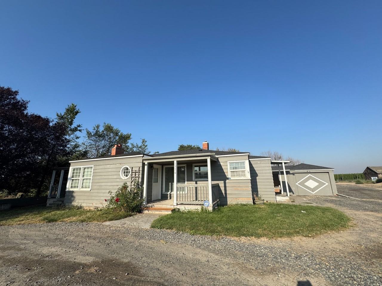 1320 Beaudry Rd - Photo 2 of 14