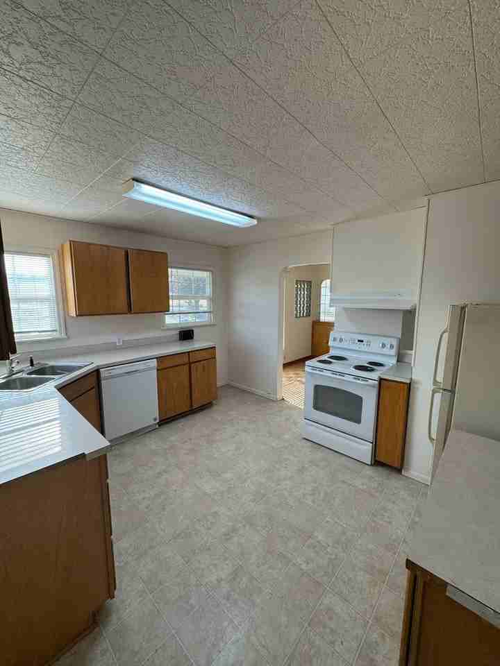 1320 Beaudry Rd - Photo 5 of 14
