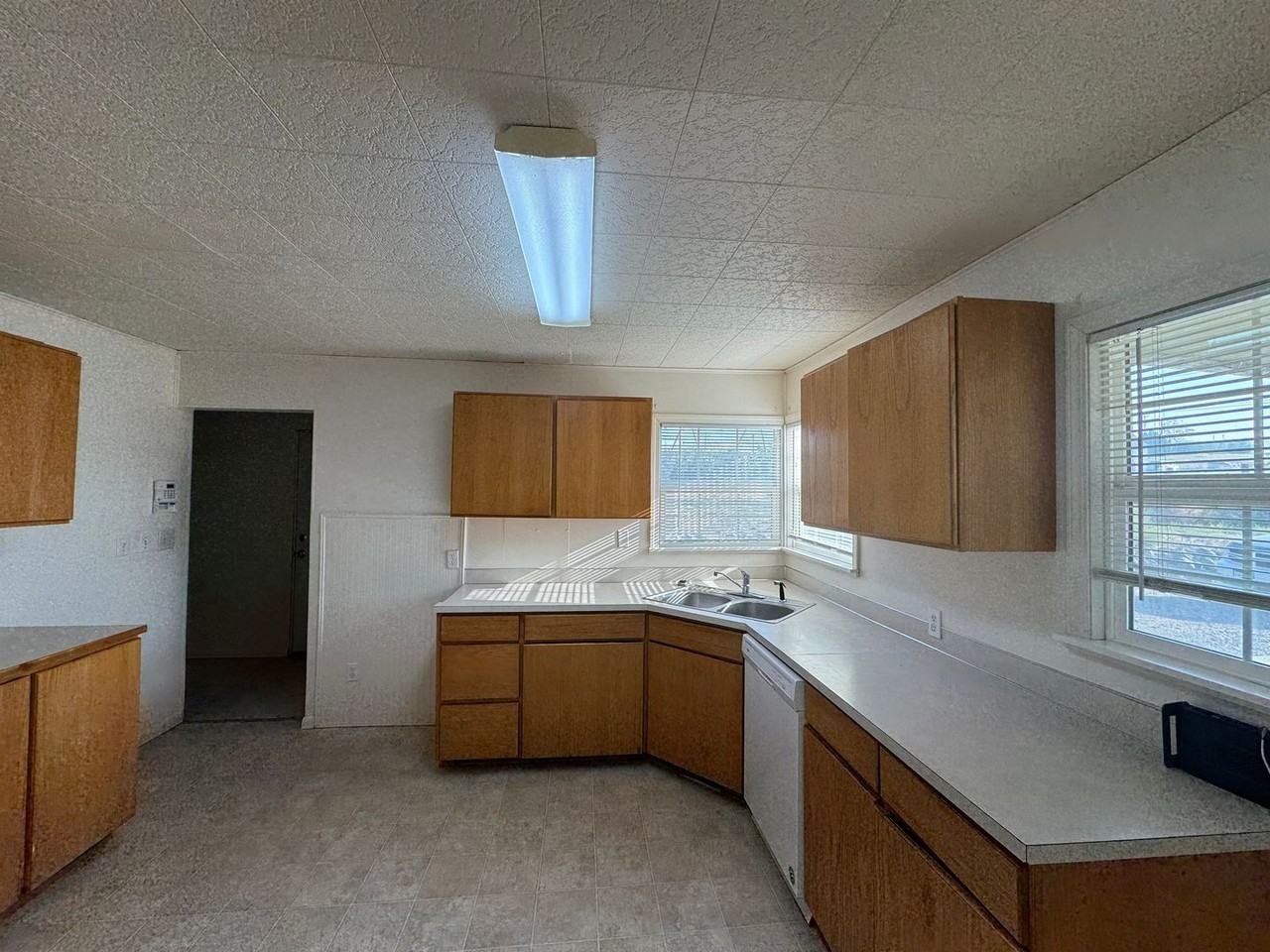 1320 Beaudry Rd - Photo 6 of 14