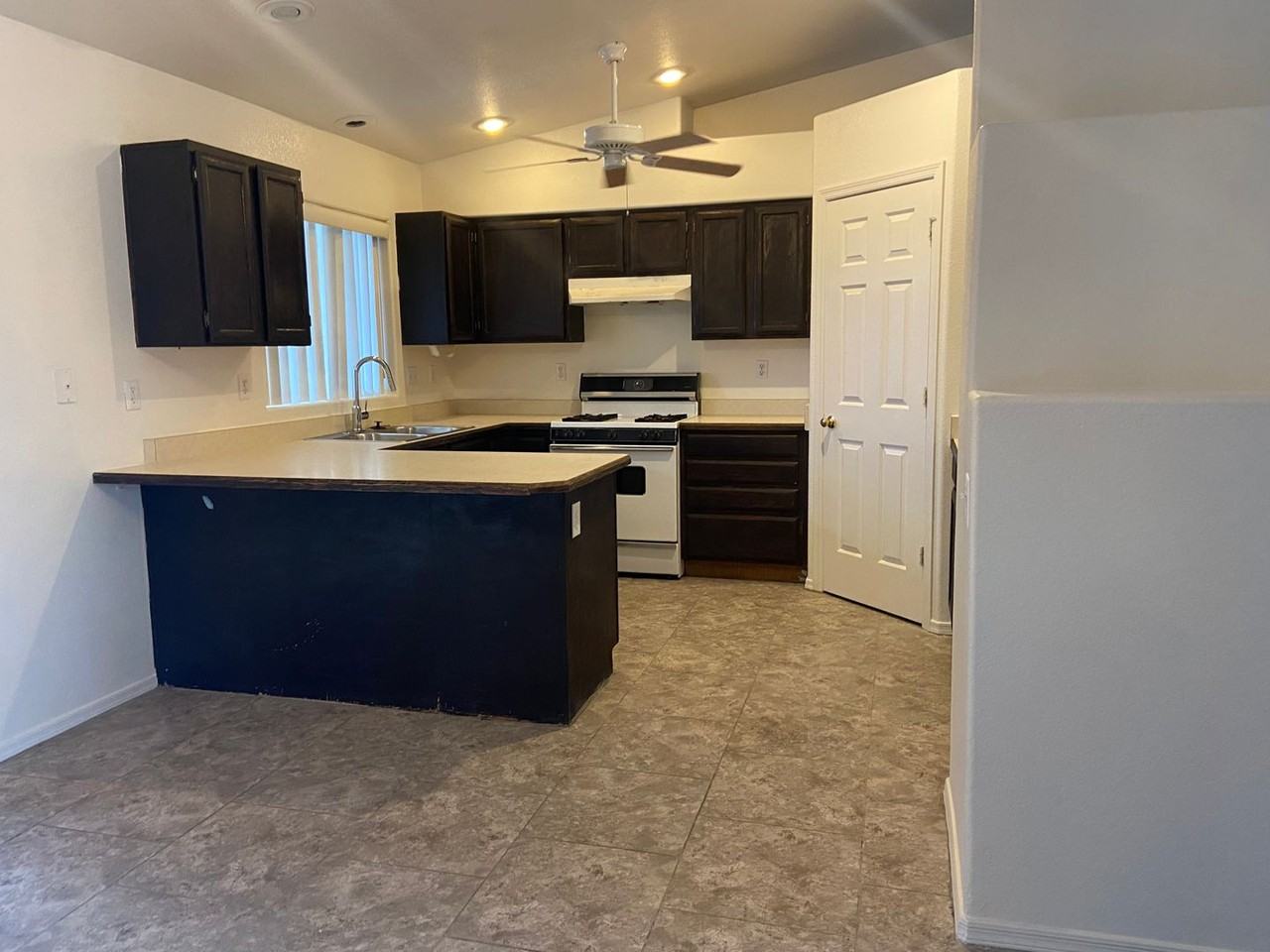 845 Fern Ln - Photo 5 of 17