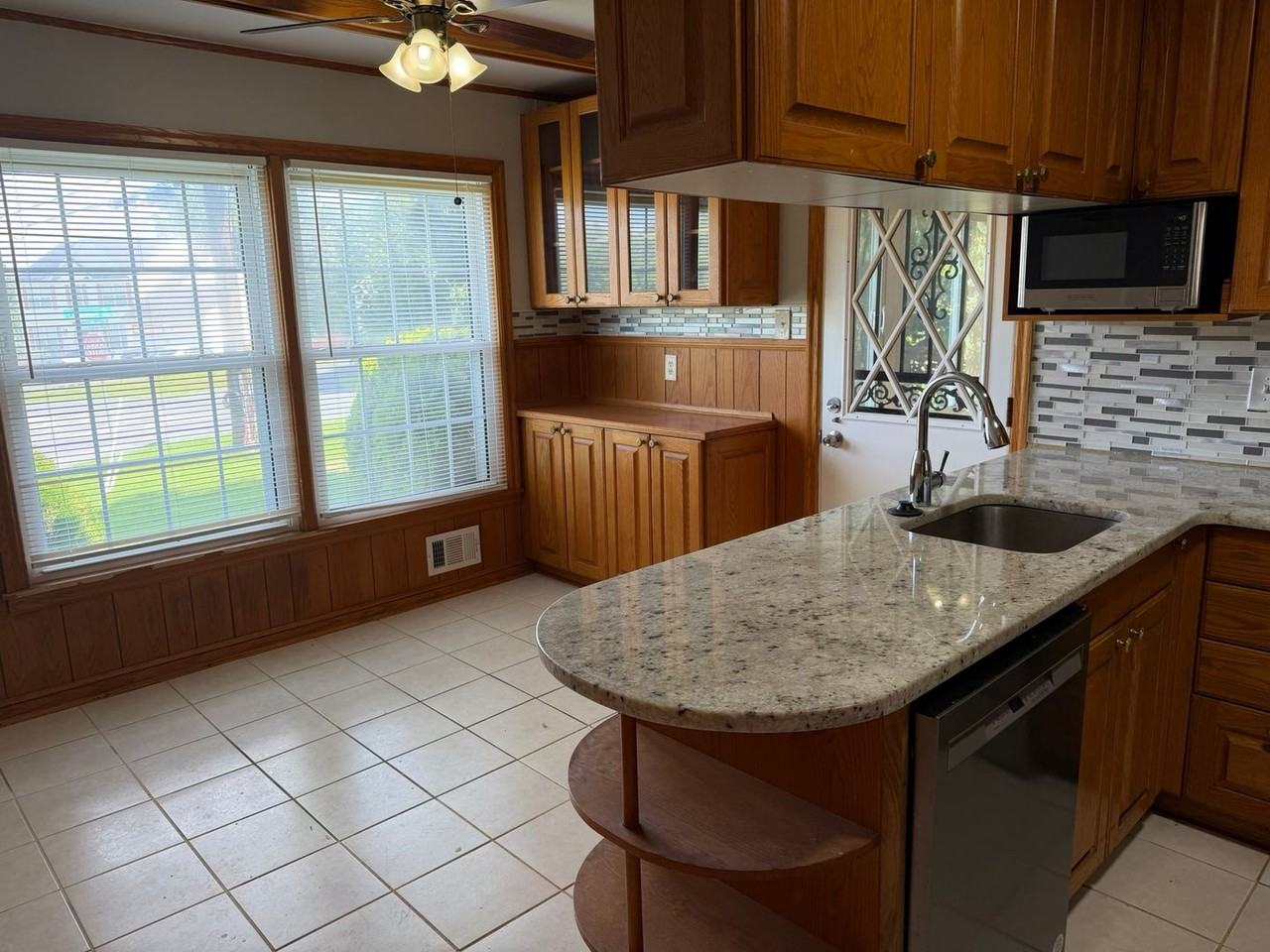 13100 Cabinwood Dr - Photo 4 of 25