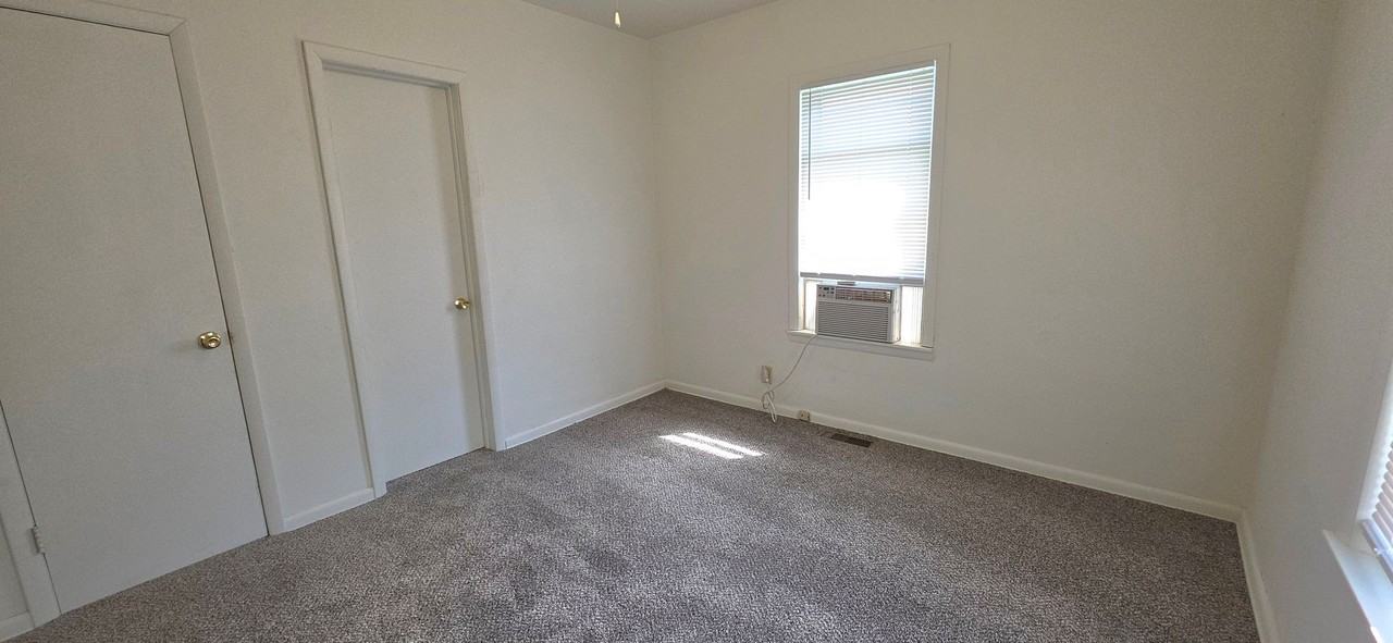 2106 W High St - Photo 3 of 7
