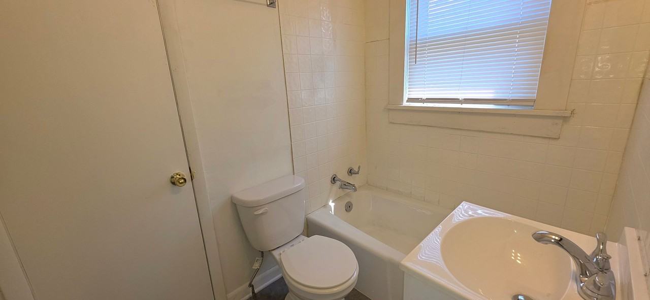 2106 W High St - Photo 4 of 7