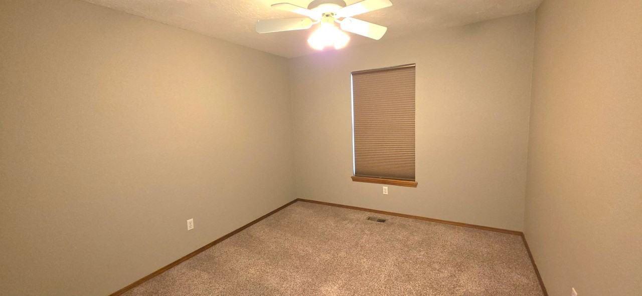 503 S Birchwood St - Photo 4 of 12