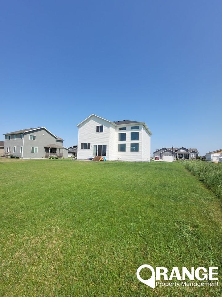 1450 75th Ave S - Photo 5 of 30