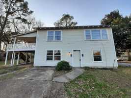featured image of 609 N Oak St