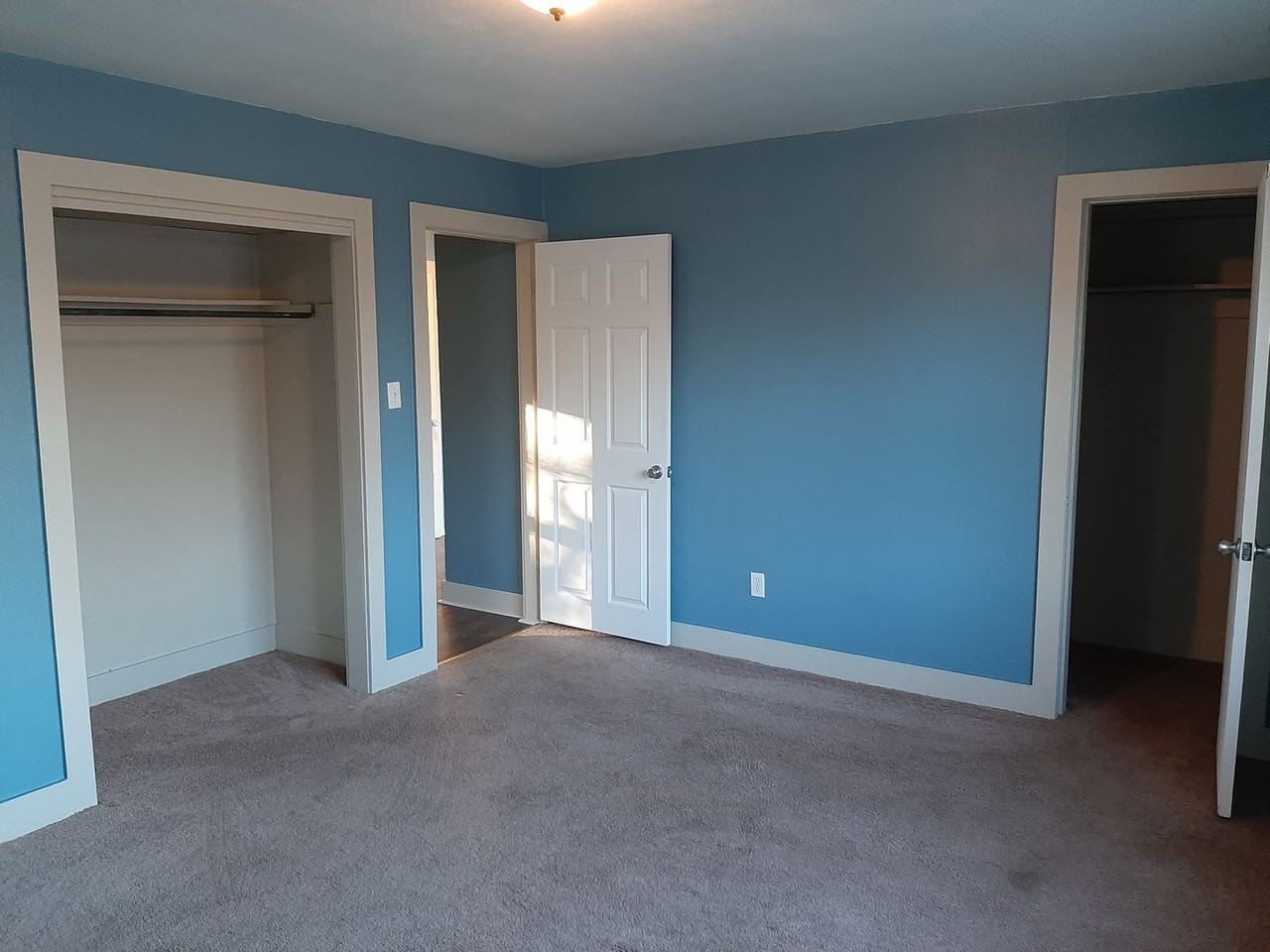 609 N Oak St - Photo 4 of 13