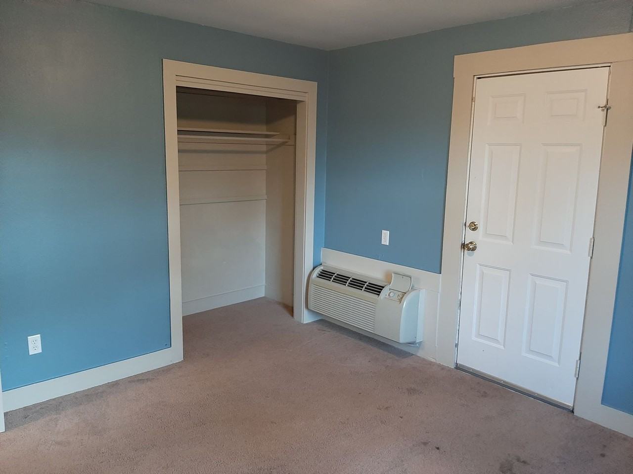 609 N Oak St - Photo 6 of 13