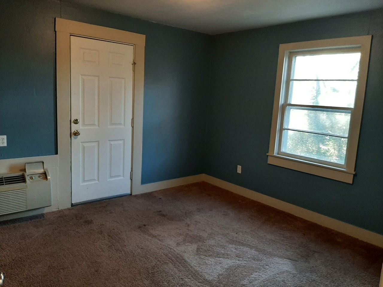 609 N Oak St - Photo 7 of 13