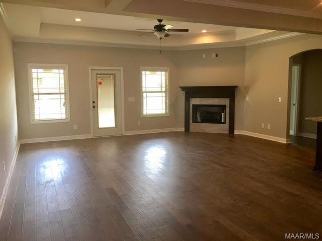 605 Valley Stream Dr - Photo 4 of 12