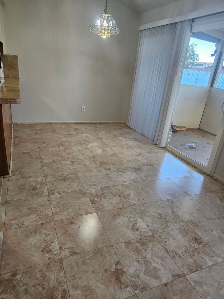 587 Charles Dr - Photo 4 of 13
