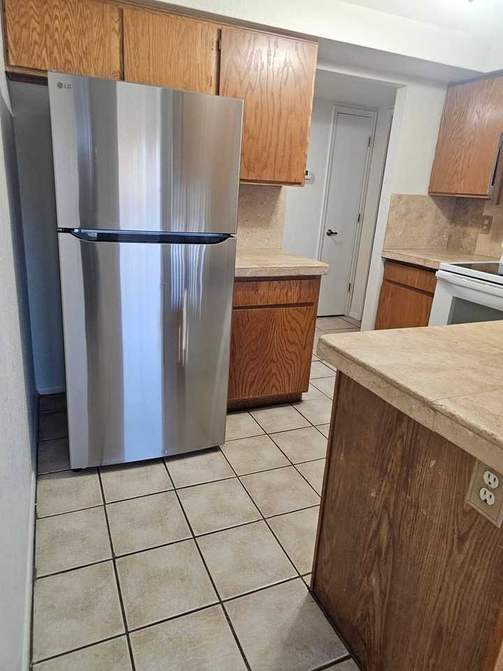 587 Charles Dr - Photo 5 of 13
