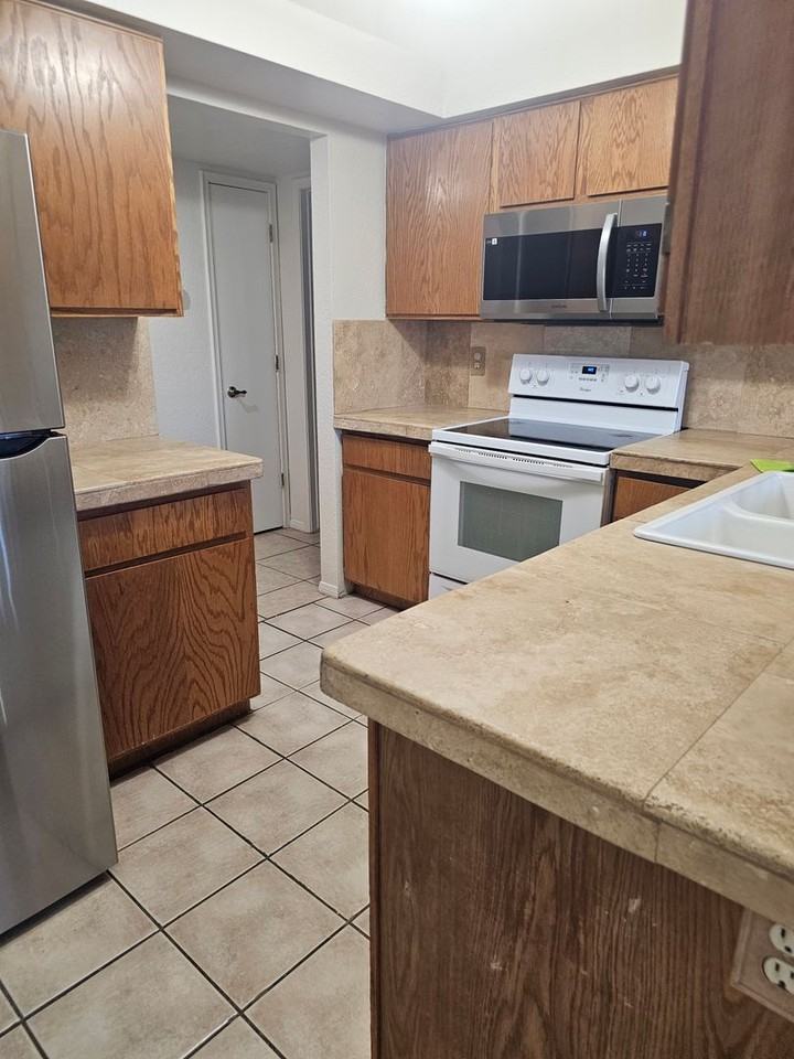 587 Charles Dr - Photo 6 of 13