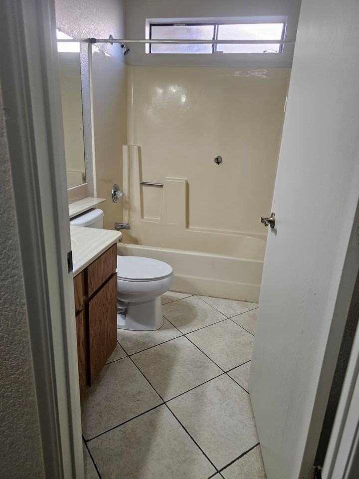 587 Charles Dr - Photo 7 of 13
