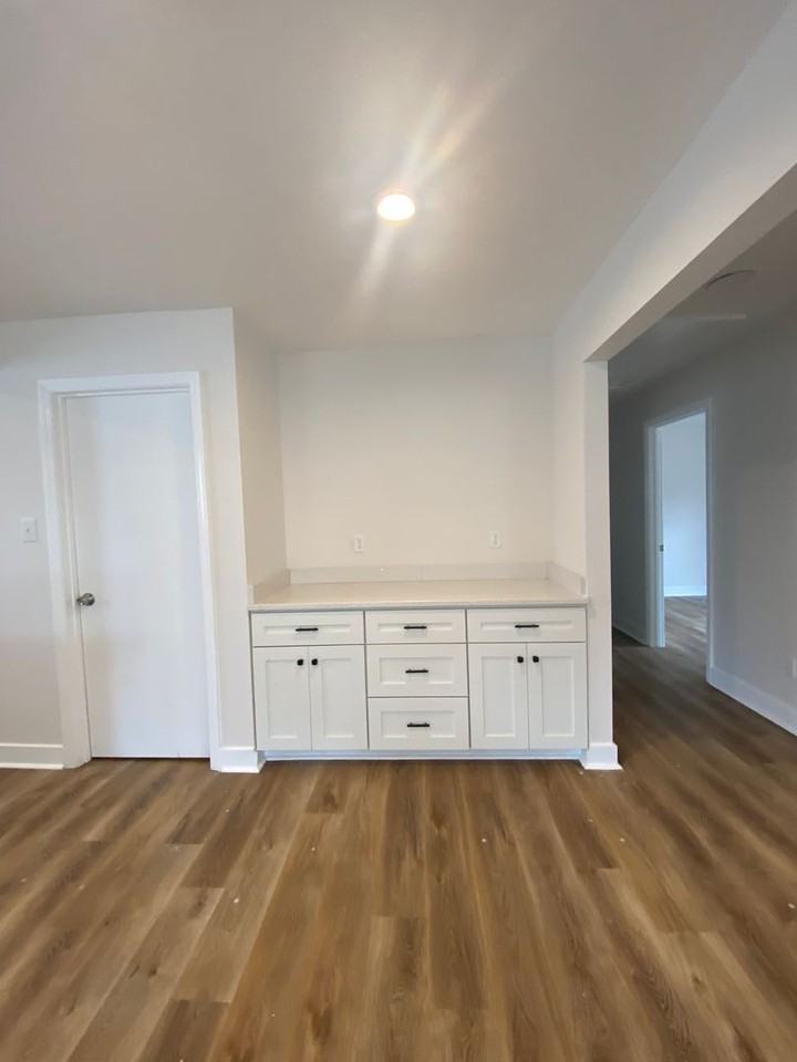 788 N Merton St - Photo 5 of 13
