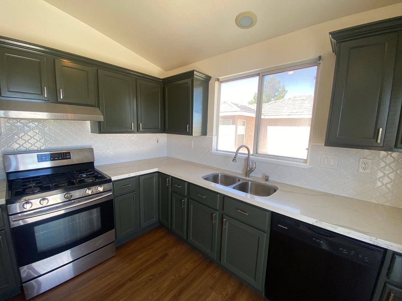 1903 Coral Ct - Photo 5 of 23