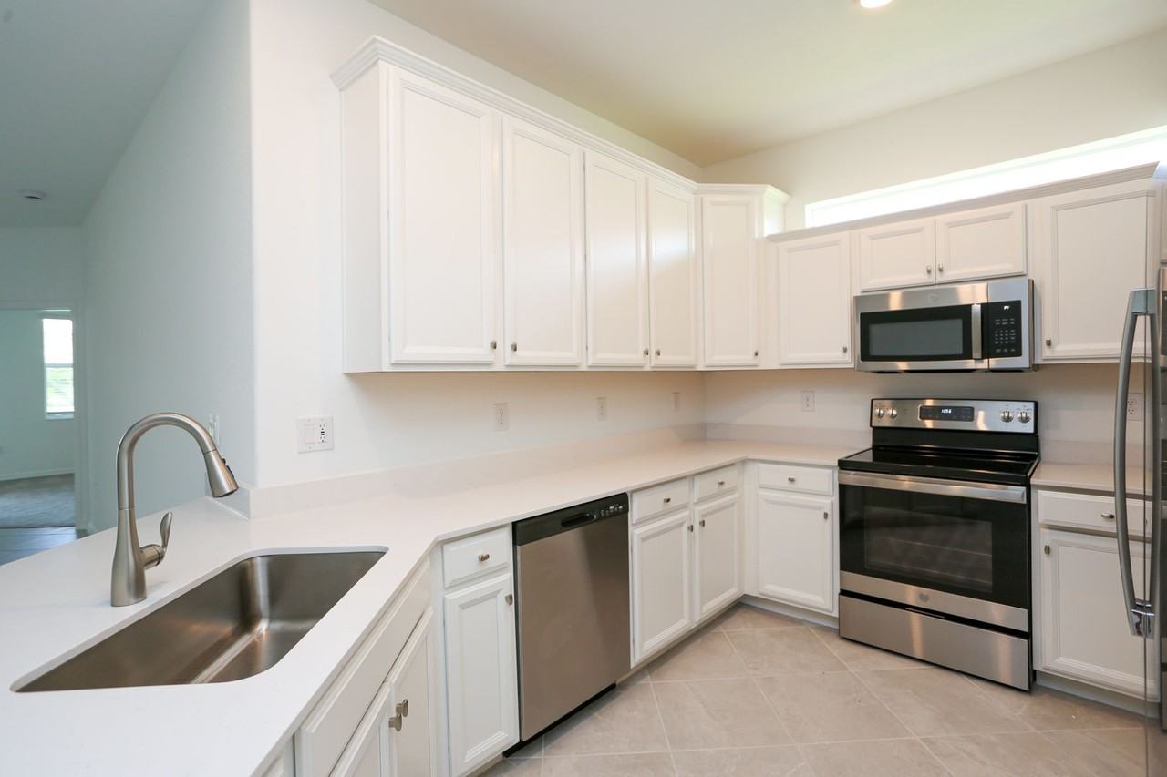 2599 Vine Ave - Photo 5 of 39