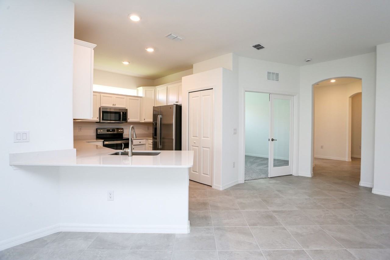 2599 Vine Ave - Photo 6 of 39