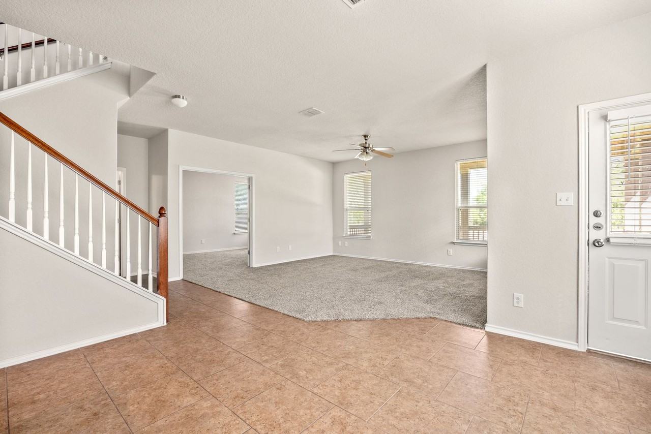 7607 Helios Rise - Photo 4 of 22