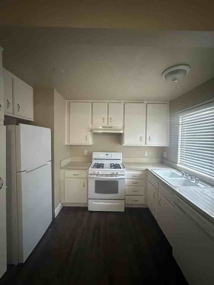 6012 Almendra Ave - Photo 3 of 14