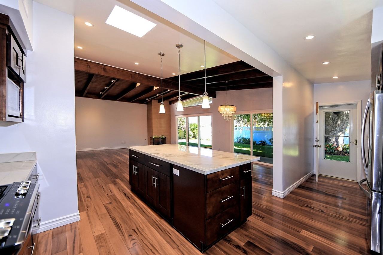 5754 Wish Ave - Photo 3 of 12