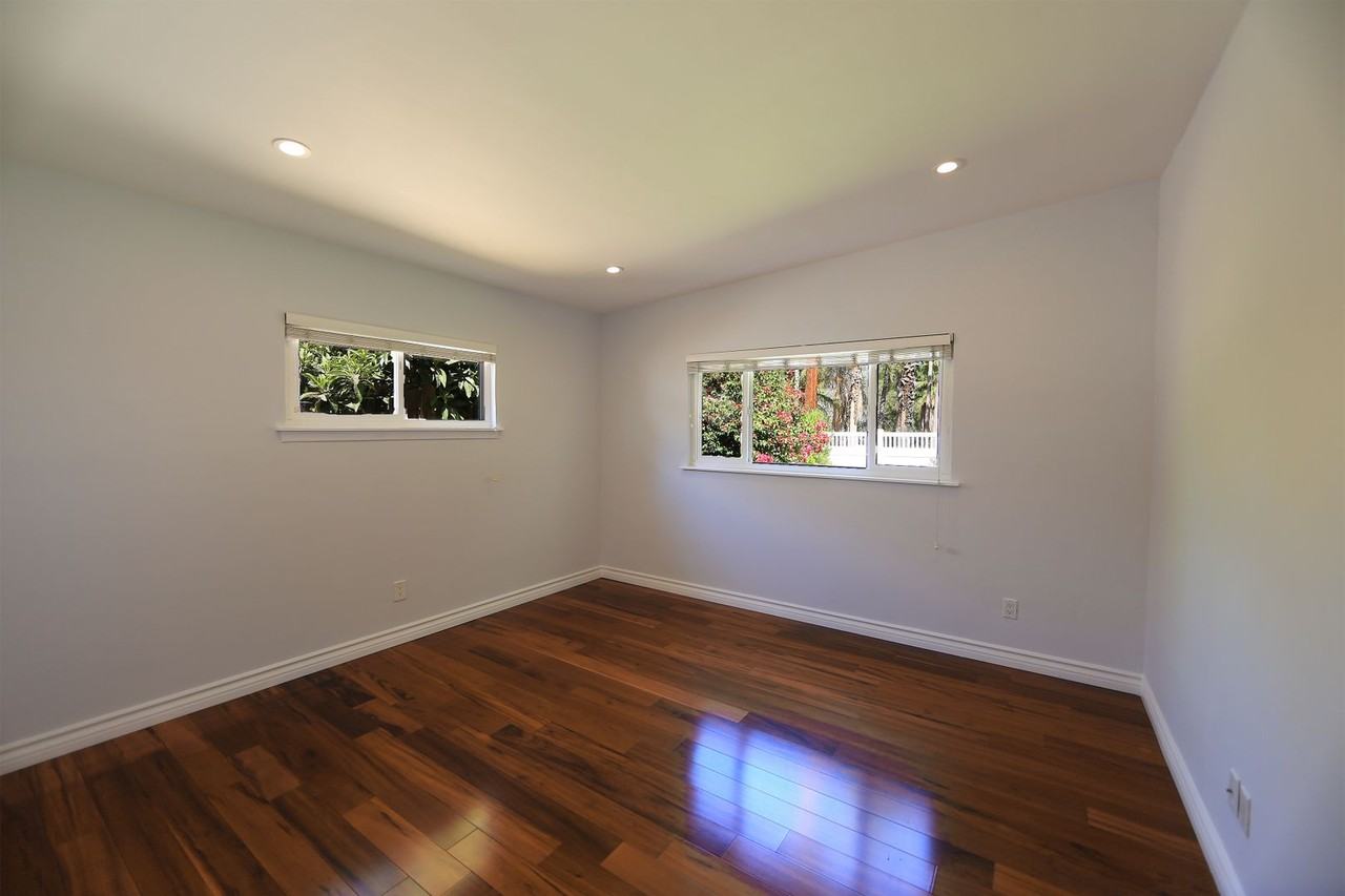 5754 Wish Ave - Photo 7 of 12