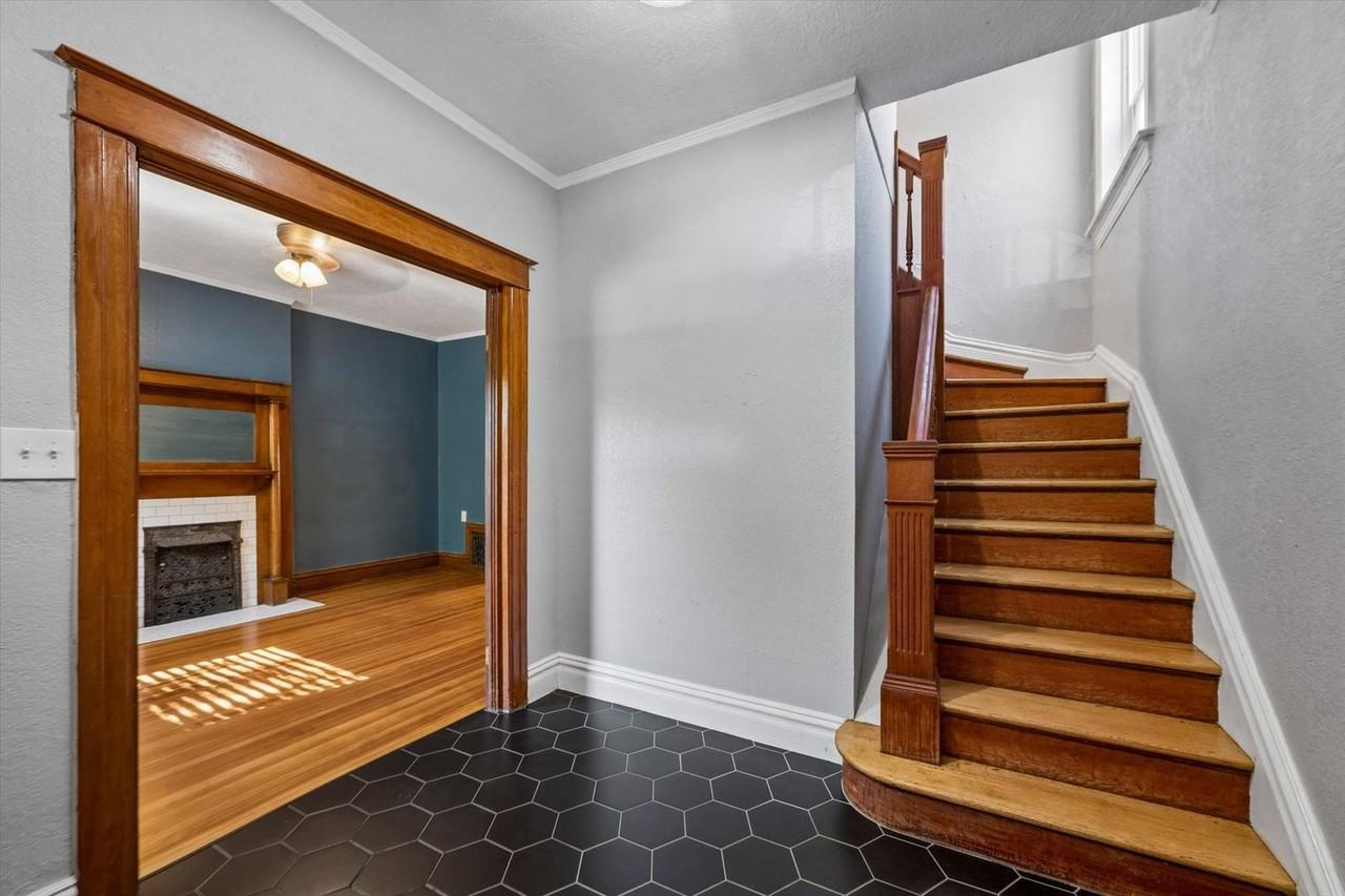 1139 N Downing St - Photo 5 of 19