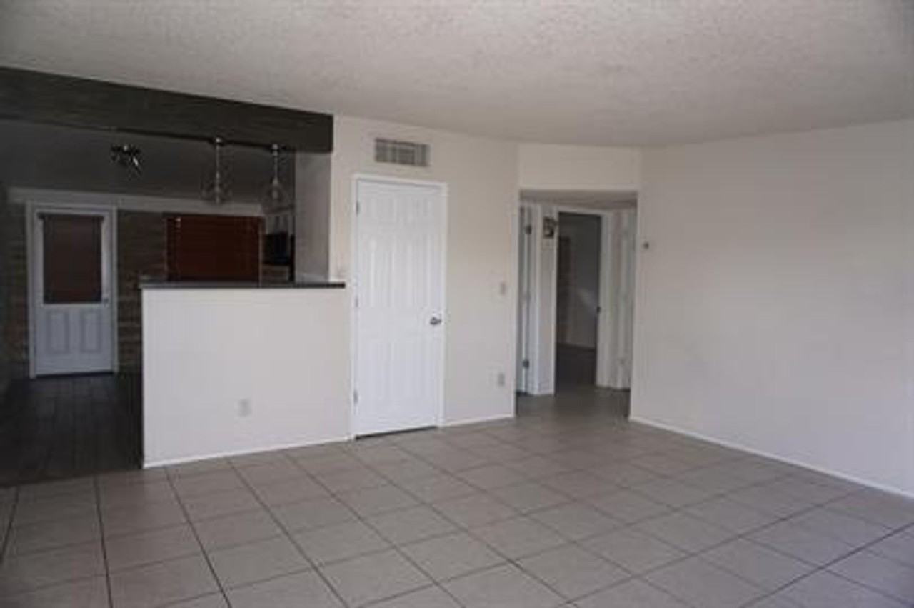 935 E Adelaide Dr - Photo 2 of 8