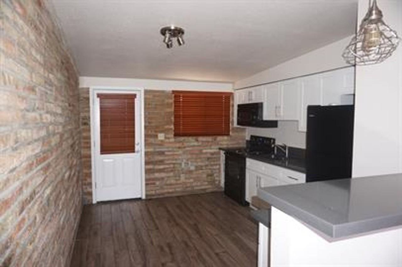 935 E Adelaide Dr - Photo 4 of 8