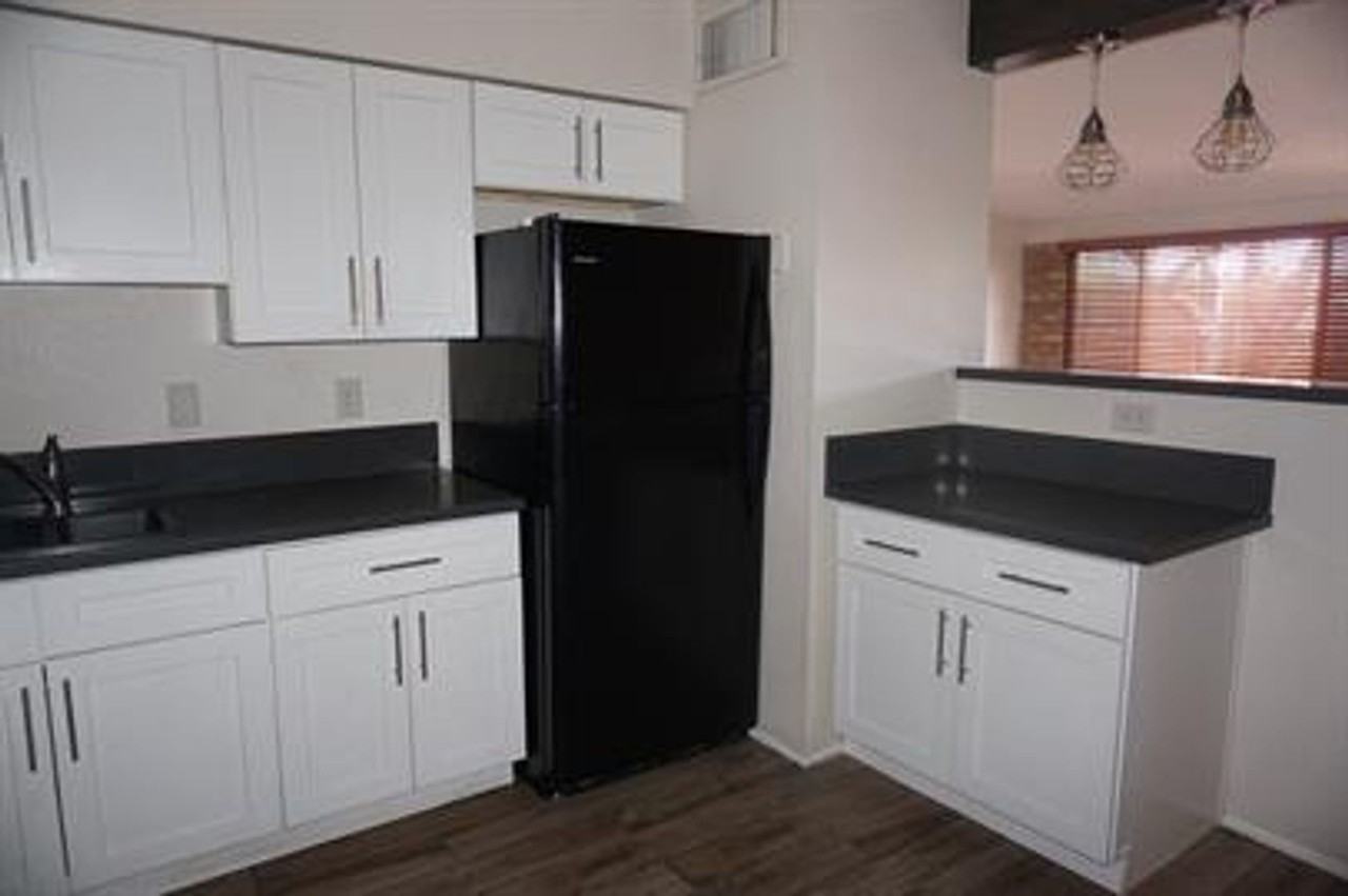 935 E Adelaide Dr - Photo 6 of 8